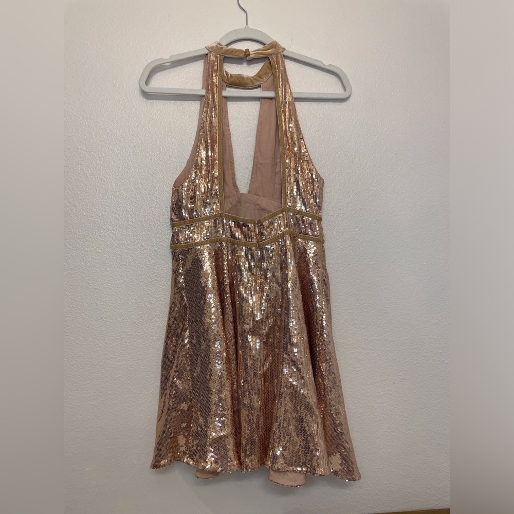 Free People Film Noir‎ Sequin Mini Halter Dress in Rose Gold Size 6 - Picture 6 of 11